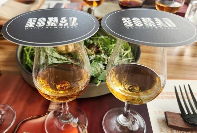 11일 서울 성수동 한 식당에서 스페인 곤잘레스 바야스의 쉐리 위스키 노마드 리저브 10 마스터클래스가 열렸다 왼쪽이 노마드 리저브 10사진조현미 기자 hmchoajunewscom
