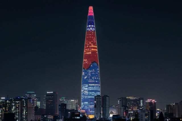 롯데월드타워 현충일 맞아 미디어파사드에 태극기 송출 서울연합뉴스 롯데월드타워가 오는 6일 외벽 미디어파사드에 현충일의 의미를 되새길 수 있는 콘텐츠를 선보인다고 5일 밝혔다 사진은 미디어파사드 콘텐츠 시뮬레이션 영상 캡처 이미지 202565 롯데물산 제공 재판매 및 DB 금지 photoynacokr2025-06-05 133340 저작권자 ⓒ ㈜연합뉴스 무단 전재 재배포 금지 AI 학습 및 활용 금지저작권자 ⓒ ㈜연합뉴스 무단 전재 재배포 금지 AI 학습 및 활용 금지