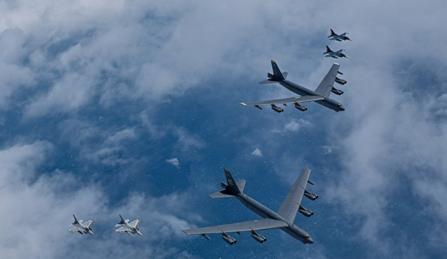 국방부는 지난 11일 제주도 남방 공해상에서 한미일 공중 훈련을 실시했다고 이날 밝혔다 사진연합뉴스