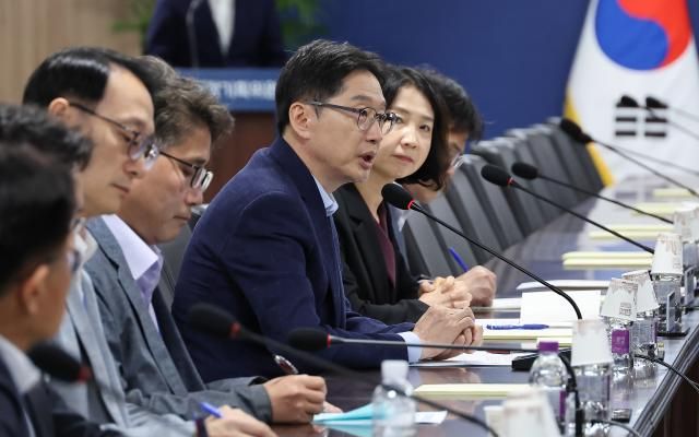 김경수 지방시대위원회 위원장이 14일 서울 종로구 정부서울청사 창성동 별관에서 열린 국정기획위원회-지방시대위원회 간담회에서 발언하고 있다사진연합뉴스