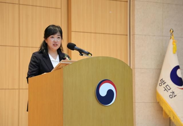 홍소영 병무청장이 14일 정부대전청사에서 취임사를 통해 국민이 공감하는 공정한 병무행정 구현을 위해 다함께 노력하자고 당부하고 있다 사진병무청 