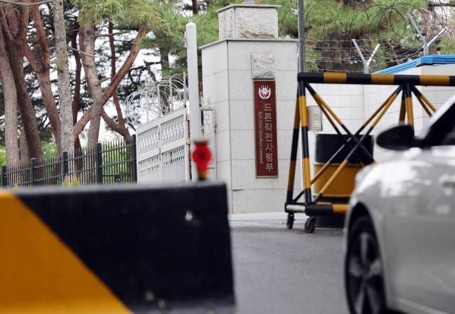 내란특검팀이 드론작전사령부를 압수수색했다 사진은 14일 오전 경기도 포천 드론사 정문사진연합뉴스