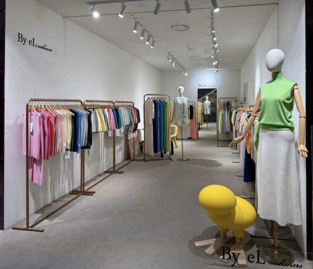 바이엘캐시미어의 현대백화점 압구정점 팝업스토어임시매장 모습 사진바이엘캐시미어