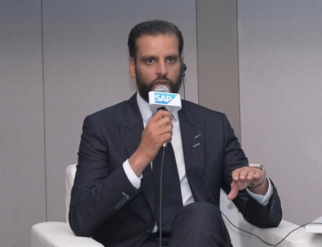 이르판 칸 SAP 데이터 및 애널리틱스 사장 겸 최고제품책임자가 15일 기자간담회에서 발언하고 있다 사진SAP 코리아