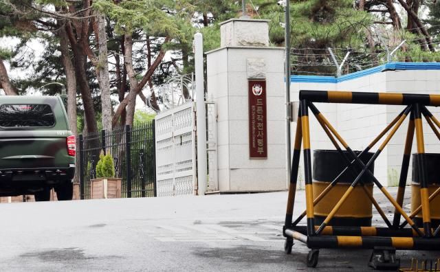 내란특검팀이 드론작전사령부를 압수수색했다 사진은 14일 오전 경기도 포천 드론사 정문 사진연합뉴스