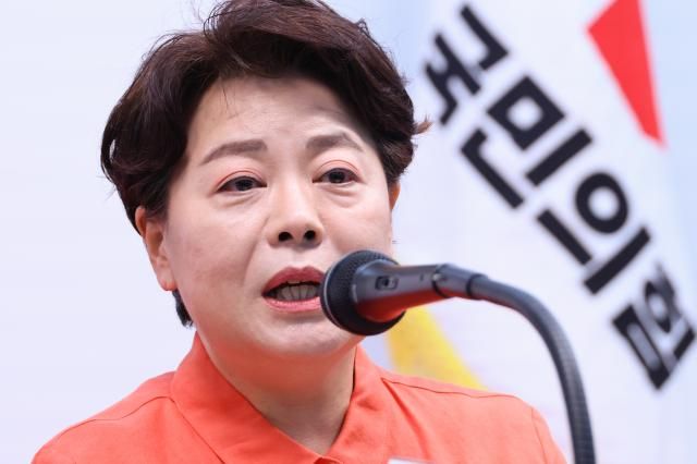 윤희숙 국민의힘 혁신위원장이 16일 서울 여의도 중앙당사에서 인적쇄신 등 개혁방안과 관련해 기자간담회를 하고 있다 사진연합뉴스