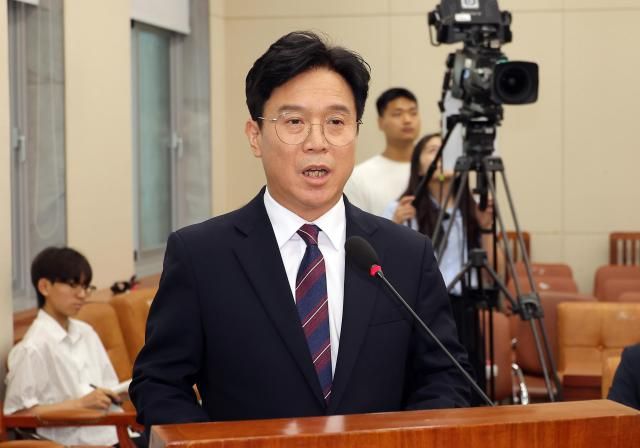 김영훈 고용노동부 장관 후보자가 16일 서울 여의도 국회 환경노동위원회에서 열린 인사청문회에서 발언하고 있다 사진연합뉴스