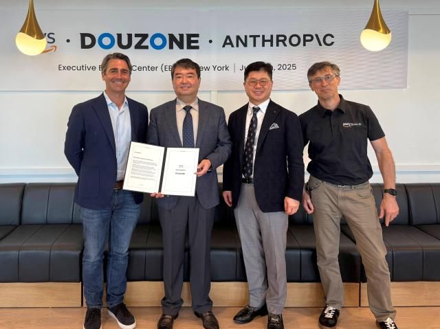 더존비즈온이 AWS와 앤트로픽과 AI 분야에서 협력한다 사진더존비즈온 