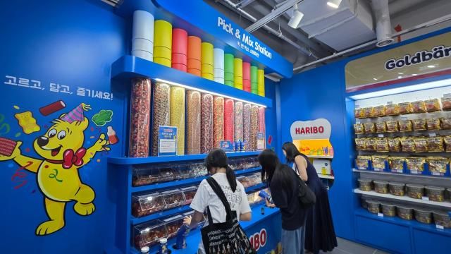 하리보 스토어 내부에 마련된 픽 앤 믹스 스테이션 사진김현아 기자