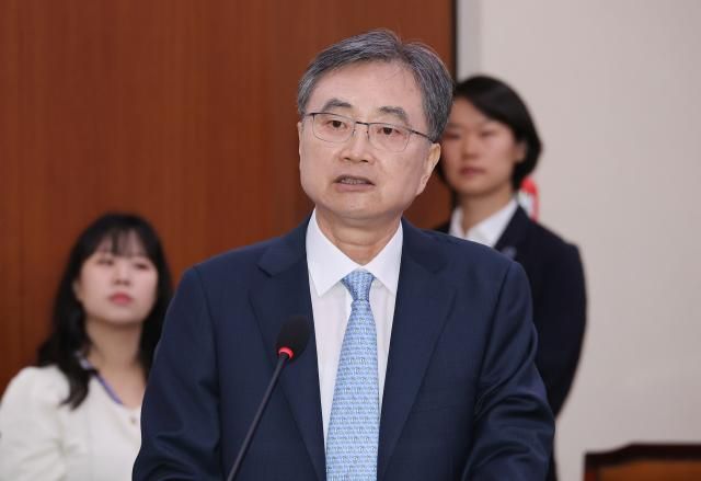 조현 외교부 장관 후보자가 17일 서울 여의도 국회 외교통일위원회에서 열린 인사청문회에서 발언하고 있다 사진연합뉴스