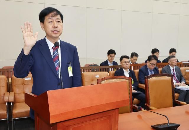구윤철 기획재정부 장관 후보자가 17일 서울 여의도 국회 기획재정위원회에서 열린 인사청문회에서 선서하고 있다 사진연합뉴스