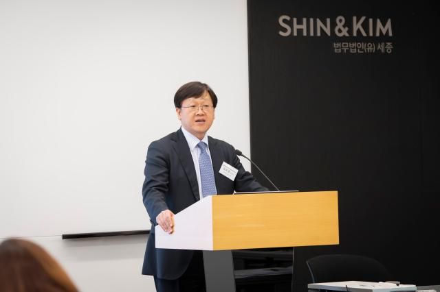 인사말 중인 임보경 변호사 사진법무법인 세종