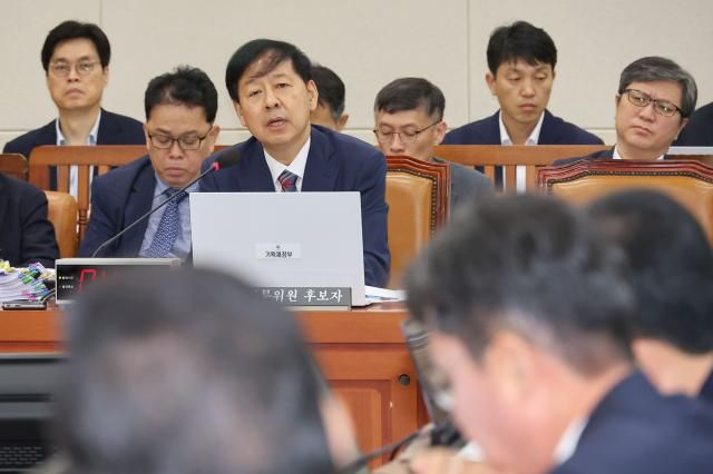 구윤철 기획재정부 장관 후보자가 17일 서울 여의도 국회 기획재정위원회에서 열린 인사청문회에서 의원 질의에 답변하고 있다 사진연합뉴스