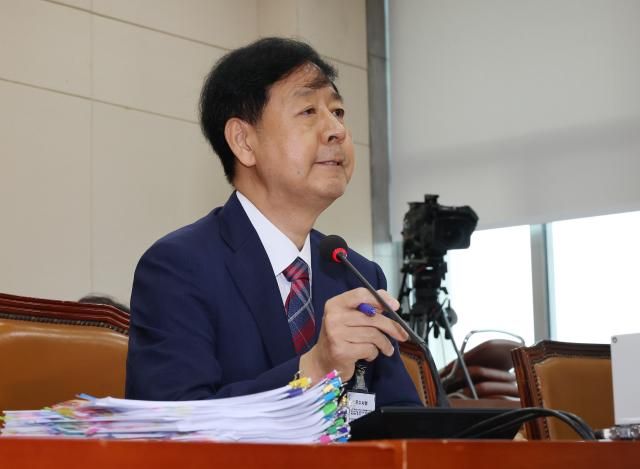 구윤철 경제부총리 겸 기획재정부 장관 후보자가 지난 17일 국회 기획재정위원회에서 열린 인사청문회에서 의원 질의에 답변하고 있다 사진연합뉴스