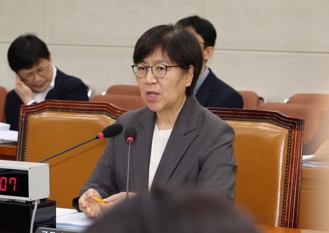 정은경 보건복지부 장관 후보자가 18일 국회 보건복지위원회에서 열린 인사청문회에서 의원 질의에 답변하고 있다 2025718 사진연합뉴스