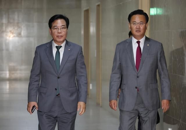 여야 회동 위해 이동하는 송언석 비대위원장 겸 원내대표 사진연합뉴스