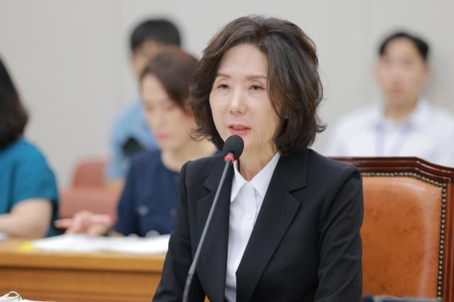 이진숙 사회부총리 겸 교육부 장관 후보자가 16일 서울 여의도 국회 교육위원회에서 열린 인사청문회에서 의원 질의에 답변하고 있다 20250716사진유대길 기자 dbeorlf123ajunewscom
