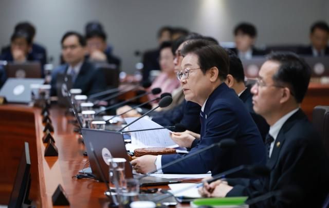 이재명 대통령이 1일 서울 용산 대통령실 청사에서 국무회의를 주재하고 있다 사진연합뉴스