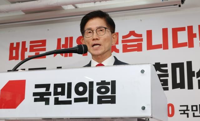 김문수 전 국민의힘 대선후보가 20일 서울 여의도 당사에서 당 대표 출마 선언을 하고 있다 사진연합뉴스