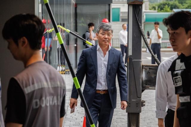 이종호 전 블랙펄인베스트 대표가 21일 서울 종로구 KT광화문빌딩에 마련된 김건희 여사 관련 의혹을 수사 중인 민중기 특별검사팀 사무실에 출석하고 있다 2025721 사진연합뉴스 공동취재