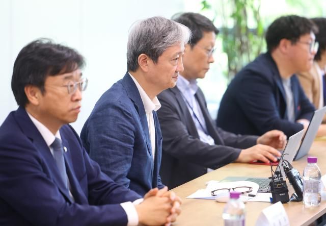 이찬진 국정기획위원회 사회1분과장이 21일 서울 종로구 국정기획위에서 열린 노동안전보건단체 간담회에서 발언하고 있다 사진연합뉴스