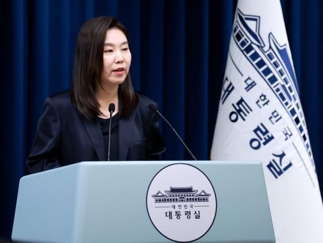 강유정 대통령실 대변인이 지난 18일 서울 용산 대통령실 청사에서 현안 브리핑을 하고 있다 사진연합뉴스