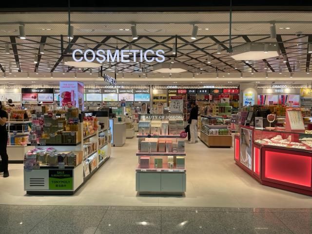 토브가 입점한 인천 중구 인천국제공항 제1여객터미널 시티면세점의 K-뷰티 편집숍인 코코시티 모습 사진토브
