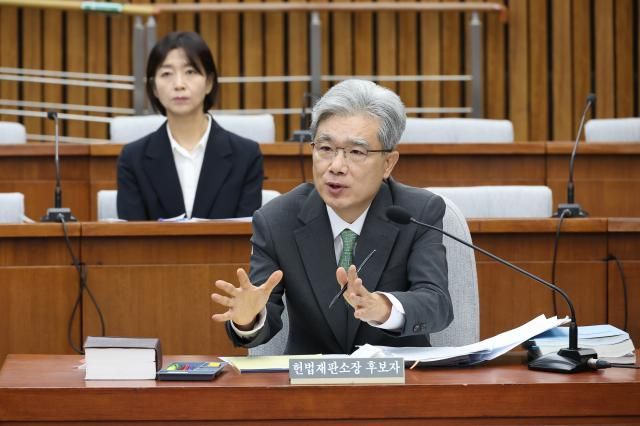 김상환 헌법재판소장 후보자가 지난 21일 국회에서 열린 인사 청문회에서 의원 질의에 답하고 있다 사진연합뉴스