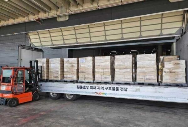 쿠팡이 집중호우 피해지역에 생필품 등 4만여개 구호물품을 지원하는 모습 사진쿠팡