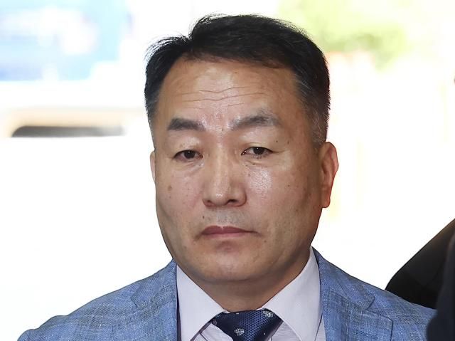국회 증언·감정 등에 관한 법률 위반 등 혐의를 받는 김계환 전 해병대사령관이 구속 전 피의자 심문영장실질심사을 위해 지난 22일 서울 서초구 서울중앙지방법원으로 향하고 있다 사진연합뉴스