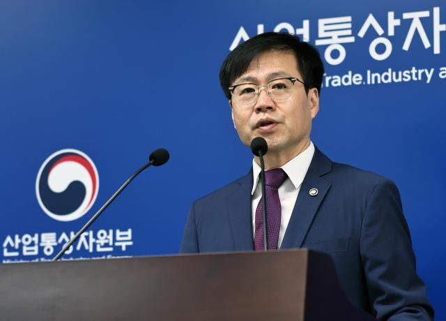 여한구 산업통상자원부 통상교섭본부장이 14일 정부세종청사에서 한미 통상 협상 주요성과와 관련한 백브리핑을 하고 있다 사진산업통상자원부
