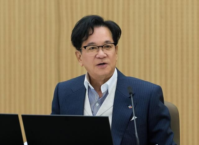 이재현 CJ그룹 회장이 지난 20일 서울 중구 CJ인재원에서 계열사 CEO 등 주요 경영진이 참석한 가운데 ‘그룹 CEO 경영회의’를 주재하고 있다 사진CJ그룹