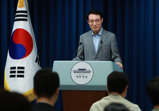 이규연 대통령실 홍보소통수석이 10일 서울 용산 대통령실 청사에서 이날 열린 수석·보좌관 회의 등 현안 브리핑을 하고 있다사진연합뉴스