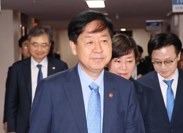 구윤철 부총리 겸 기획재정부 장관이 22일 서울 종로구 정부서울청사에서 열린 대외경제장관회의에 참석하고 있다 사진연합뉴스