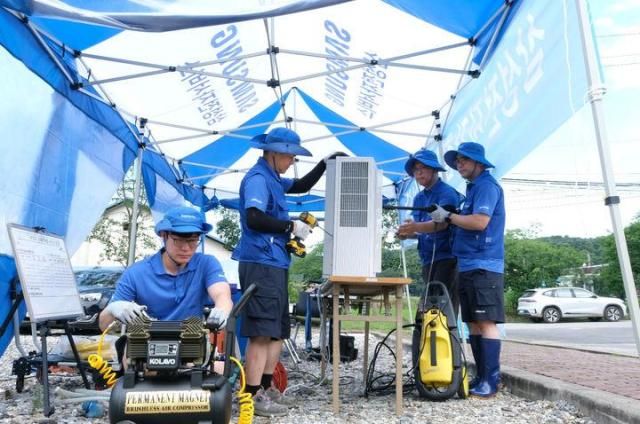 삼성은 구호성금 기부 이외에도 피해 주민들의 어려움을 덜어주기 위해 가전제품 특별 점검 등을 제공했다 사진삼성 제공 2