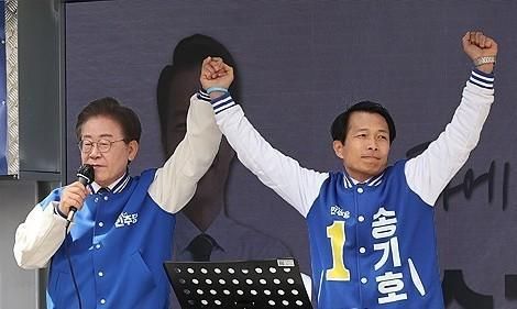 이재명 대통령과 송기호 국정상황실장 사진연합뉴스