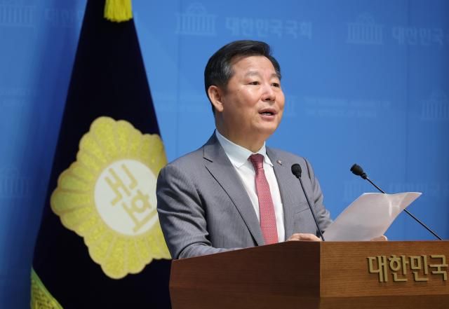이철규 국민의힘 의원이 22일 서울 여의도 국회 소통관에서 순직해병특검 수사 관련 입장 발표 기자회견을 하고 있다 사진연합뉴스