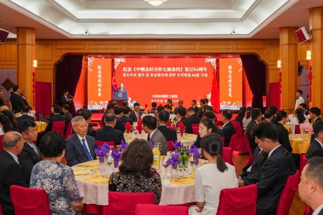 북한과 중국 관계가 회복 조짐을 보이는 가운데 지난 9일 평양에서 북중우호조약 체결 64주년 기념 연회가 열렸다 사진연합뉴스