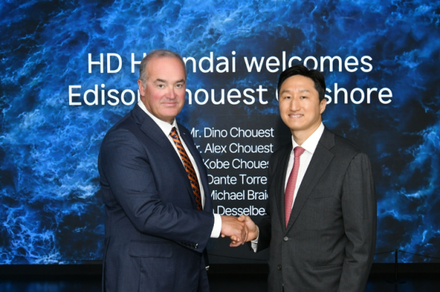 정기선 HD현대 수석부회장오른쪽과 디노 슈에스트 ECO 대표 사진 HD현대