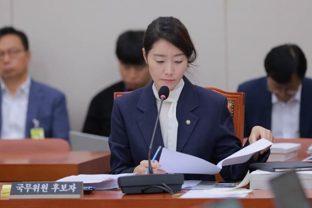 강선우 여성가족부 장관 후보자가 지난 14일 서울 여의도 국회 여성가족위원회에서 열린 인사청문회에 출석하고 있다 사진연합뉴스