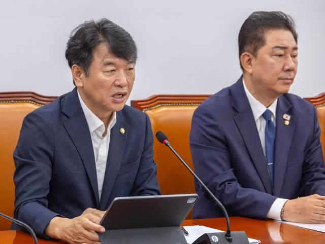 문진석 더불어민주당 원내수석부대표가 지난 22일 국회에서 열린 원내대책회의에서 발언하고 있다 사진연합뉴스