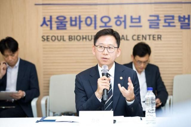 배경훈 과학기술정보통신부 장관이 지난 21일 오후 서울 동대문구 서울바이오허브에서 열린 '인공지능(AI) 바이오 전문가 간담회' 에서 인사말을 하고 있다. [사진=과학기술정보통신부]