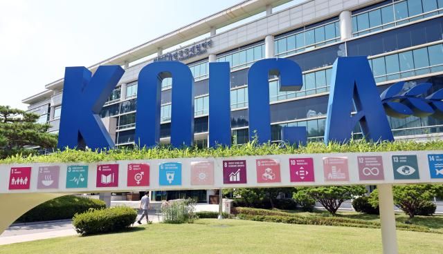 김건희 여사의 의혹들을 수사하는 민중기 특별검사팀이 통일교가 건진법사를 통해 청탁했다는 캄보디아 경제협력 기금 의혹을 규명하고자 한국국제협력단코이카·KOICA에 대해 압수수색을 진행한 24일 경기도 성남시 코이카 모습 사진연합뉴스