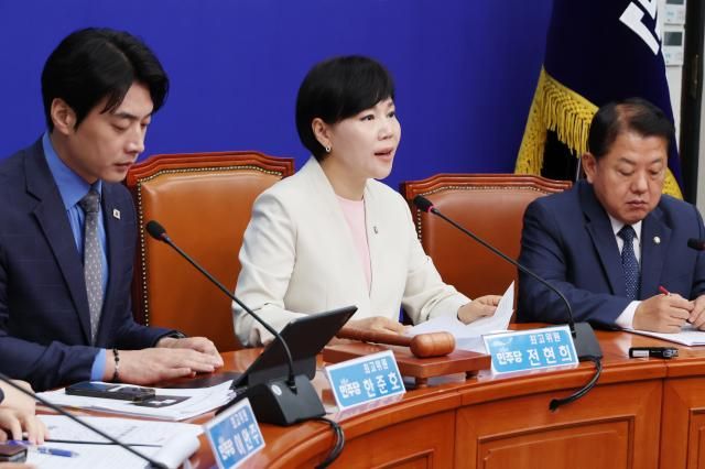 전현희 더불어민주당 최고위원이 지난달 25일 서울 여의도 국회에서 열린 최고위원회의에서 발언하고 있다 사진연합뉴스