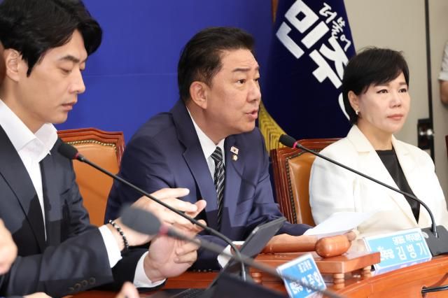 김병기 더불어민주당 당대표 직무대행 겸 원내대표가 25일 서울 여의도 국회에서 열린 최고위원회의에서 발언하고 있다 사진연합뉴스