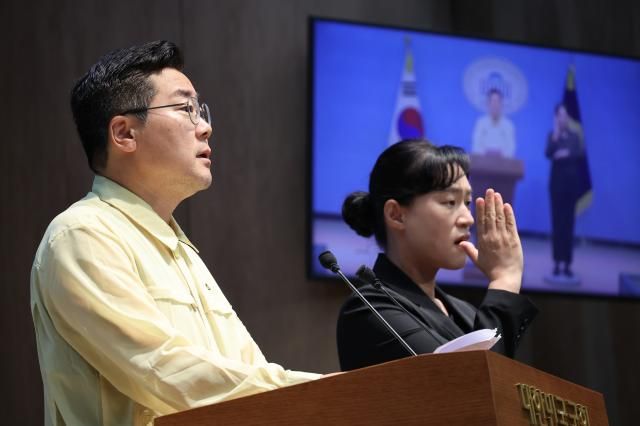 더불어민주당 대표 후보인 박찬대 의원이 지난 24일 서울 여의도 국회 소통관에서 검찰개혁 등 현안 관련 기자회견을 하고 있다 사진연합뉴스