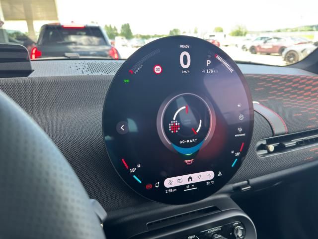 올-일렉트릭 MINI 쿠퍼에 탑재된 240㎜ 원형 OLED 디스플레이 사진이성진 기자