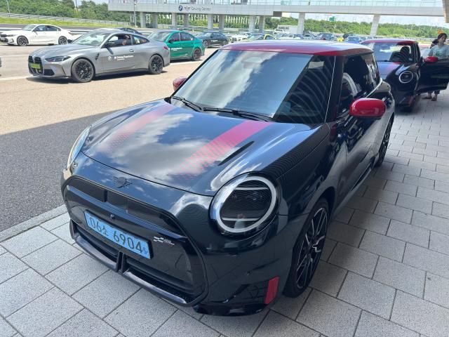 올-일렉트릭 MINI JCW 사진이성진 기자