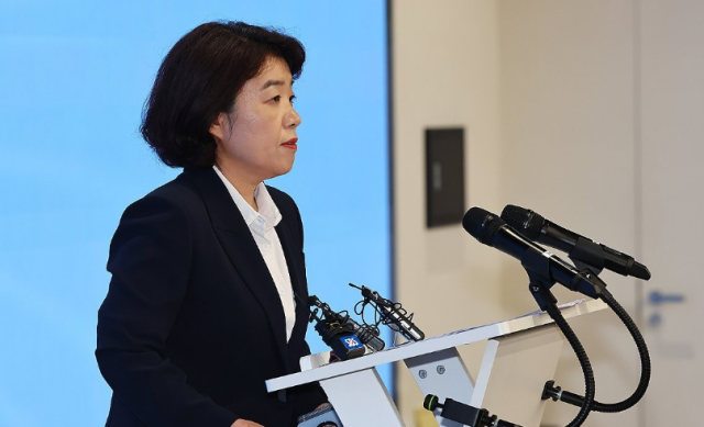 김건희 여사와 관련한 각종 의혹 사건을 수사하는 민중기 특별검사팀 오정희 특검보가 지난 8일 서울 종로구 KT광화문빌딩에서 정례 브리핑을 하고 있다 사진연합뉴스