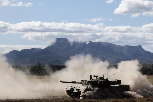 2025 탈리스만 세이버 훈련간 해병대 K-1전차가 호주훈련장 일대에서기동훈련을 실시하고 있다 사진해병대